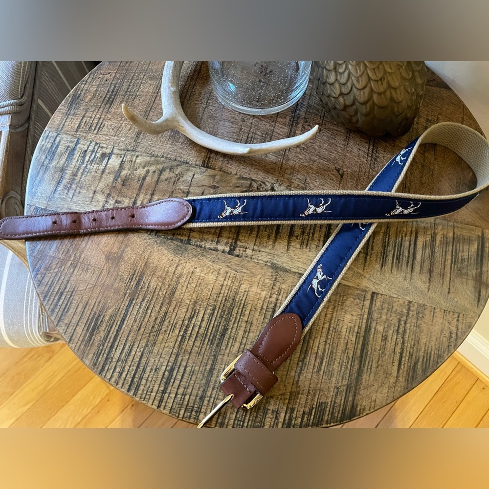 Men’s Southern Marsh Belt with hunting dogs. Size 32 Waist.